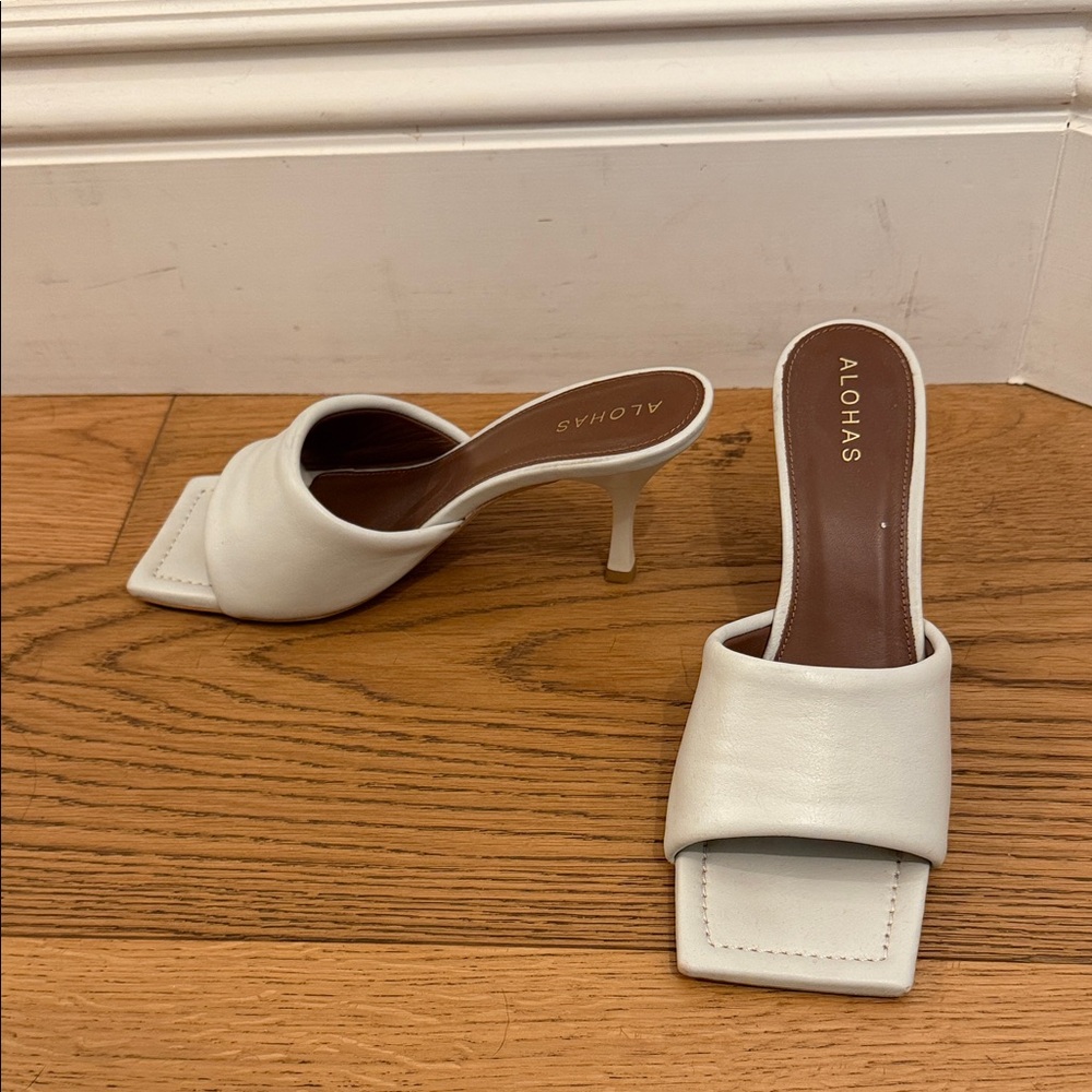 ALOHAS Cream Heeled Mules